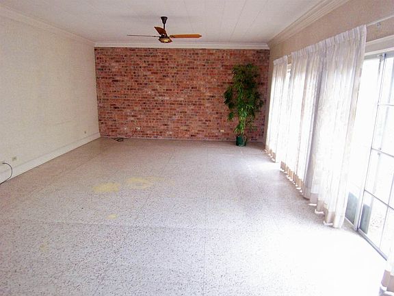 2nd image of 206 Bayou Ln