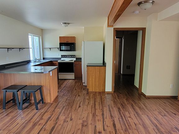 Kitchen, bathroom/bedroom