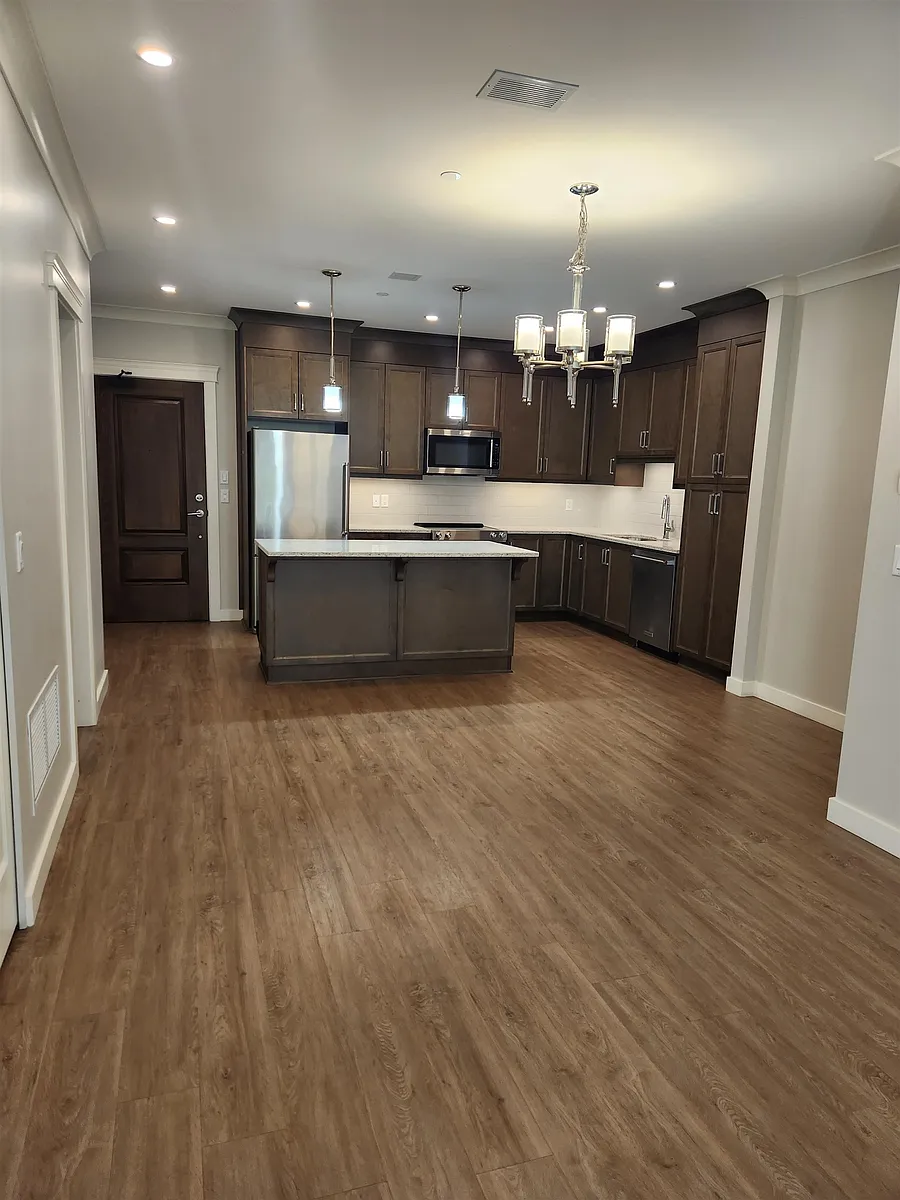 Building Photo - 20458 Park Ave #405