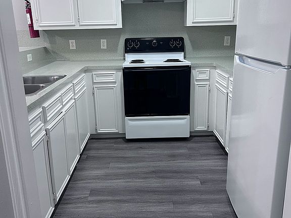 3rd image of 1604 W McIntyre St APT 6