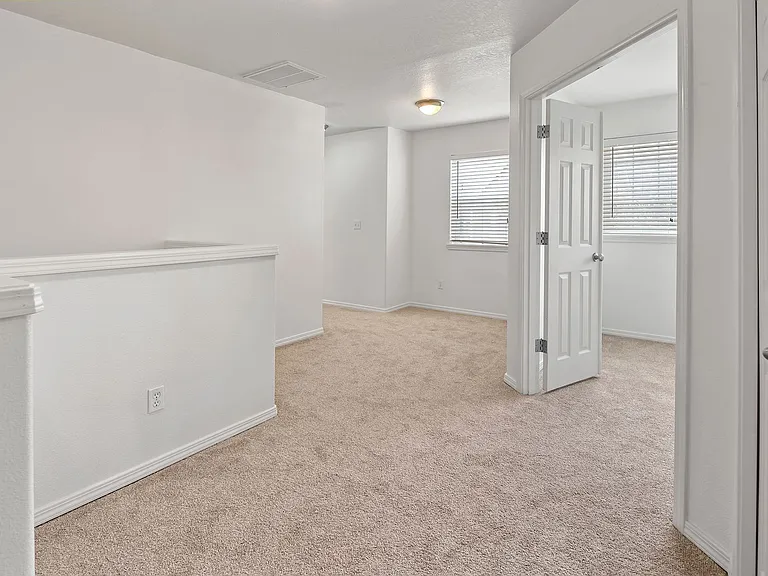 1611 SW San Mateo Ter — Photo 5
