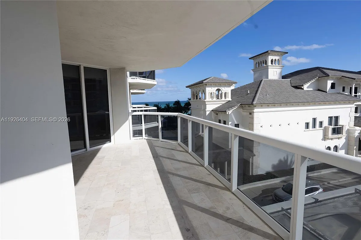 Building Photo - 4779 Collins Ave #504