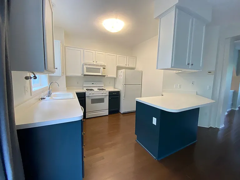 892 Trenton Ln N — Photo 14
