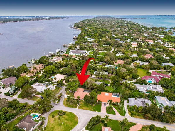 9 W High Point Rd, Sewalls Point, FL 34996