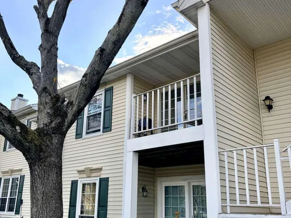 24 Players Circle, Tinton Falls, NJ 07701