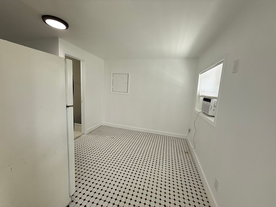 1st image of 3705 SW 13th Ct APT 1
