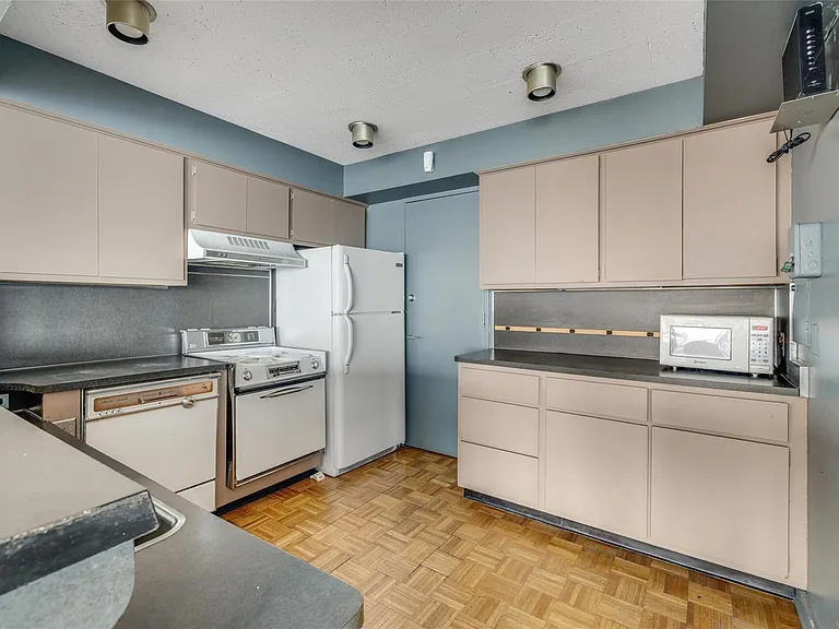 8200 E Jefferson Ave #506 — Photo 7