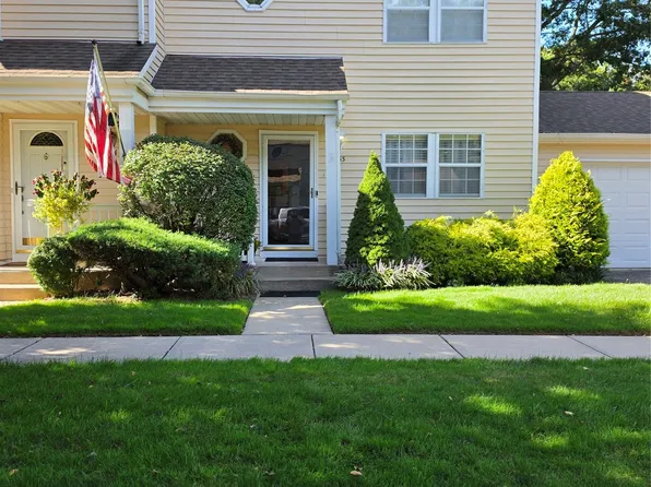 53 Hancock, Yaphank, NY 11980