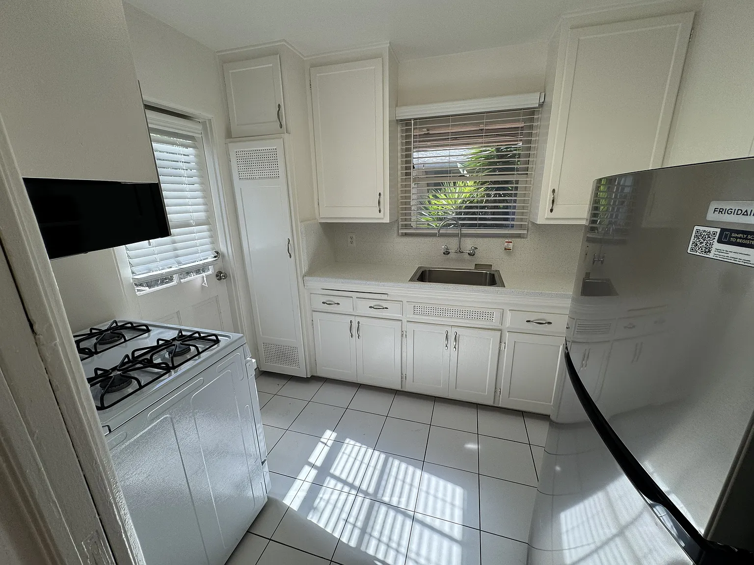 1 bed, 450 sqft, $2,300 — Photo 4