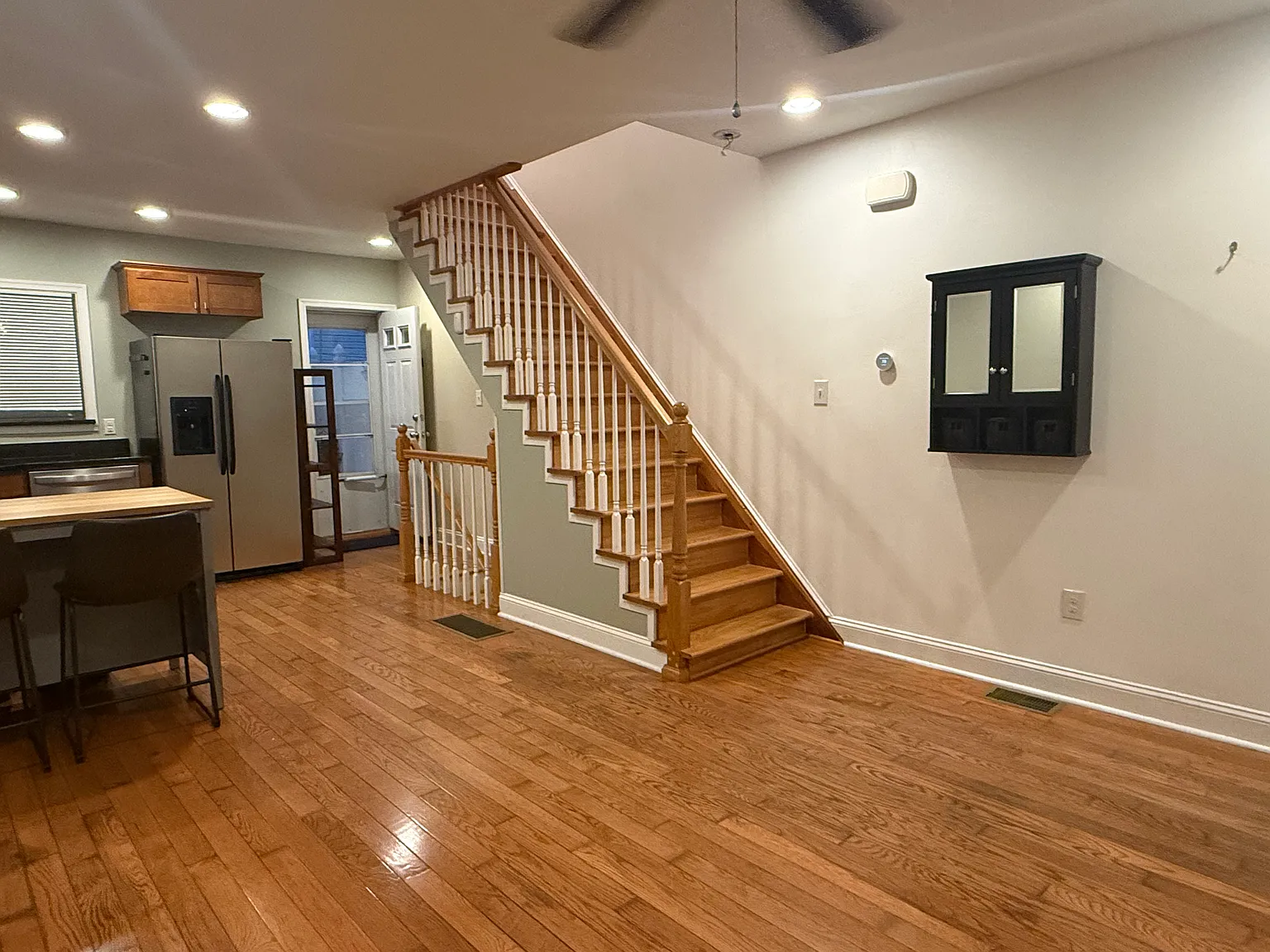 2 bed, 1.5 bath, 870 sqft, $2,000 — Photo 2