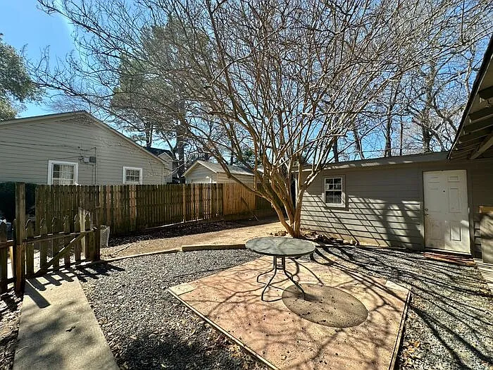 1309 S Robertson Ave — Photo 27