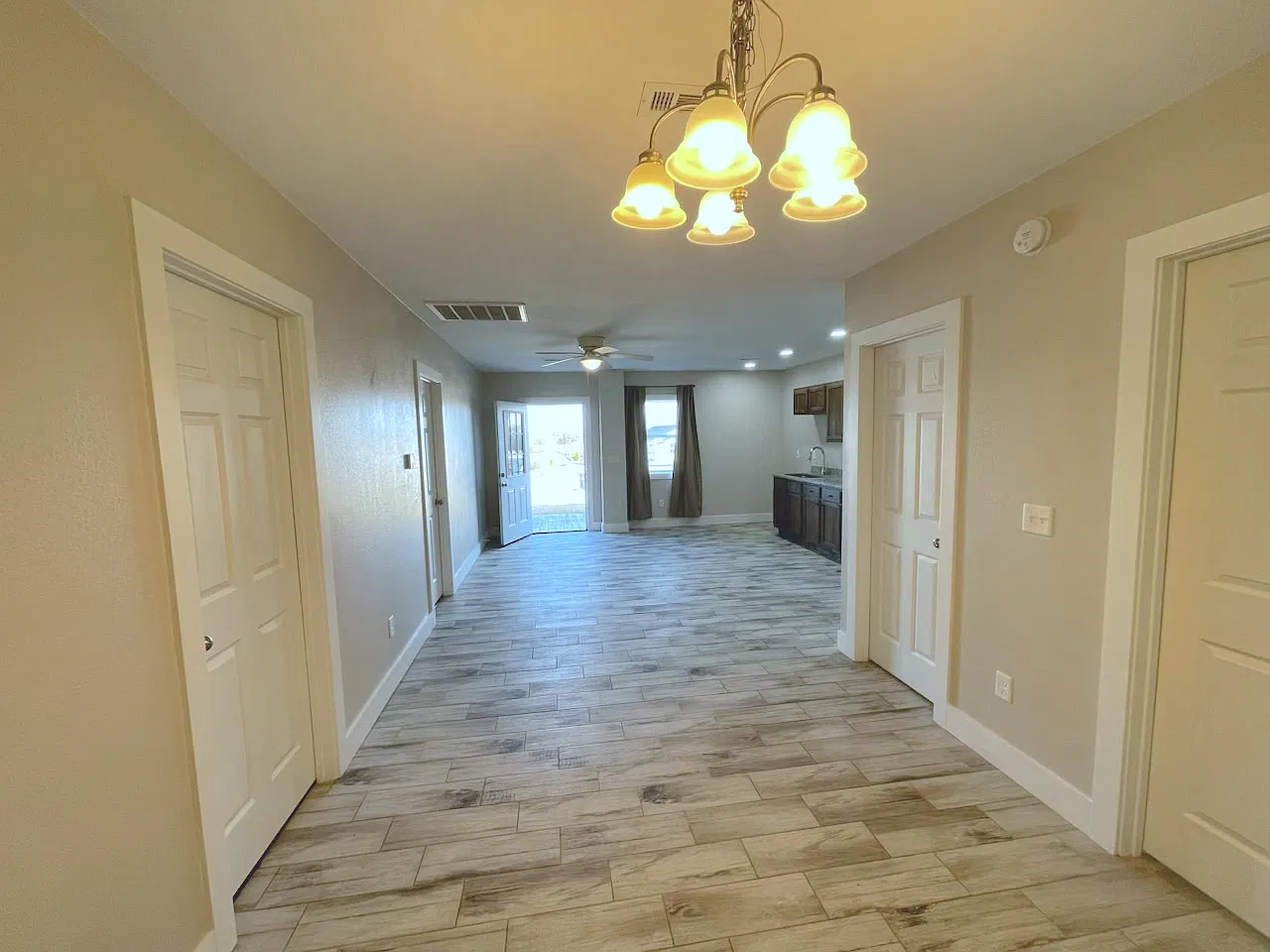 2 bed, 1.5 bath, 930 sqft, $985 — Photo 4