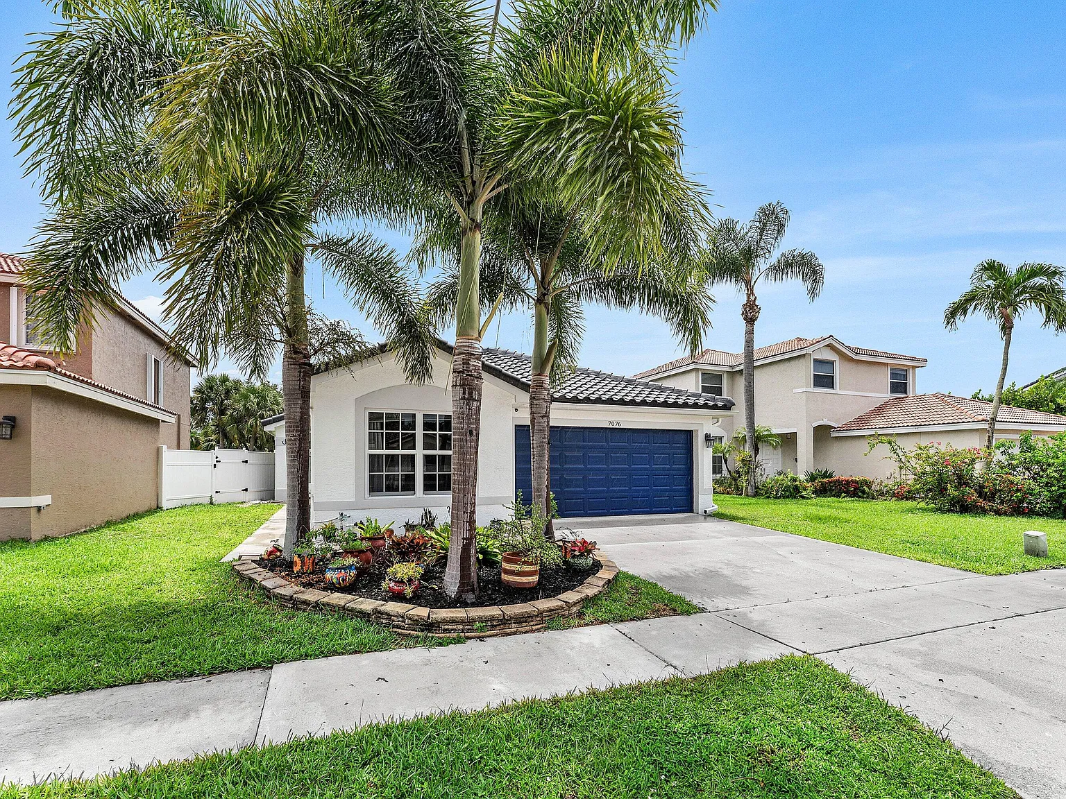 4 bed, 2.0 bath, 1470 sqft, $4,550 — Photo 2