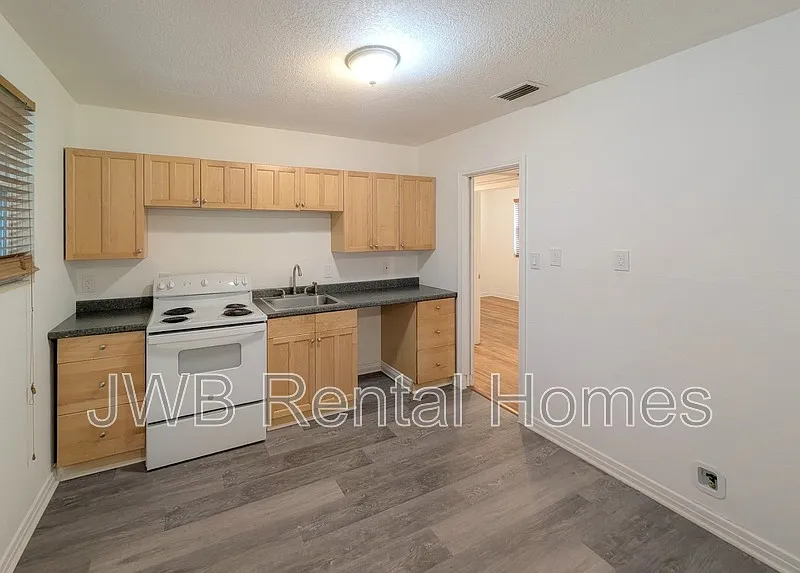 Building Photo - 2116 Broward Rd