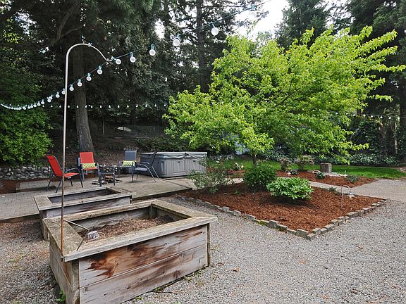 5th image of 9242 23rd Ave SW
