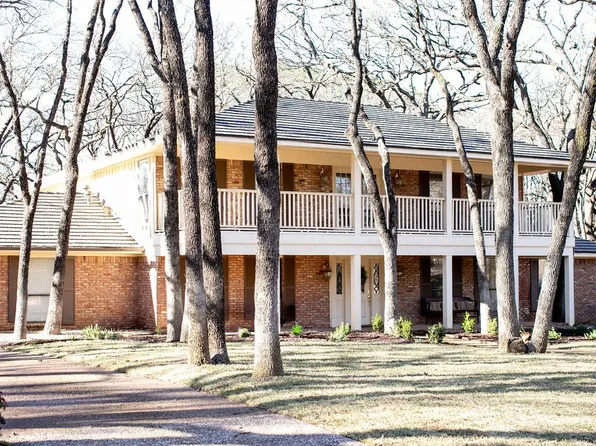 2108 Cross Creek Ct, Arlington, TX 76017