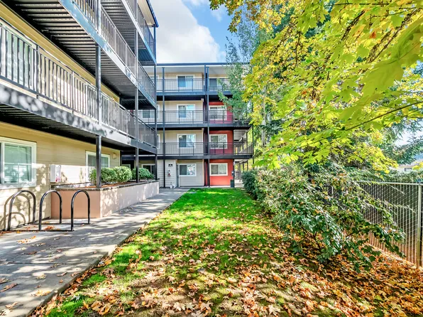 Shadow Hills Apartments, 2740 SW Western Blvd #C2004b5f5, Corvallis, OR 97333