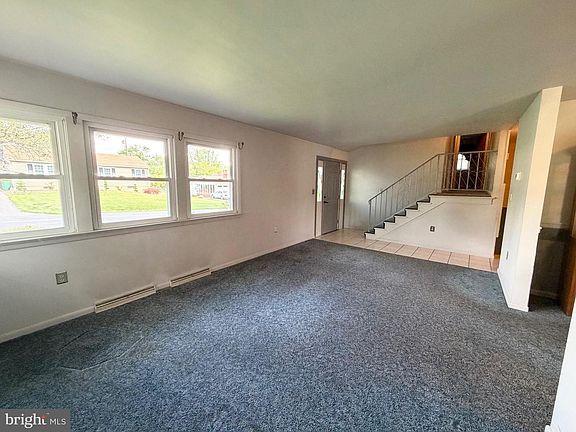4th image of 903 Fox Meadow Rd