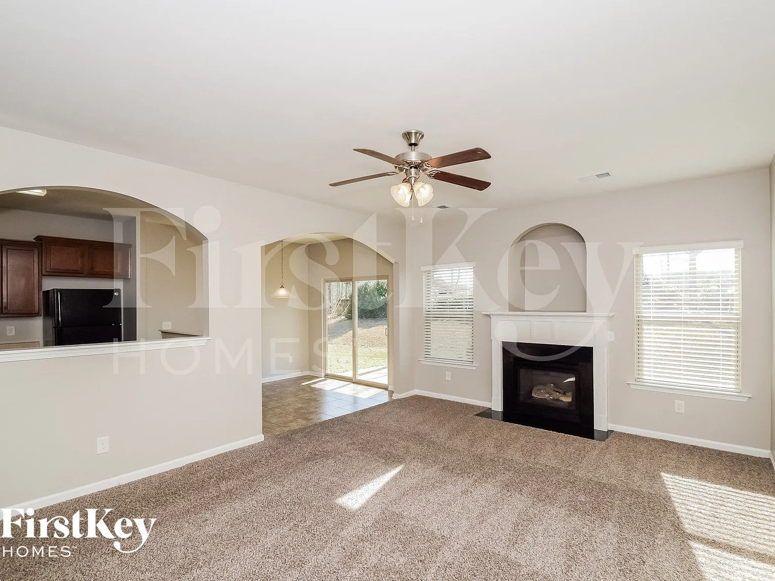 4 bed, 2.0 bath, 1847 sqft, $2,240 — Photo 3