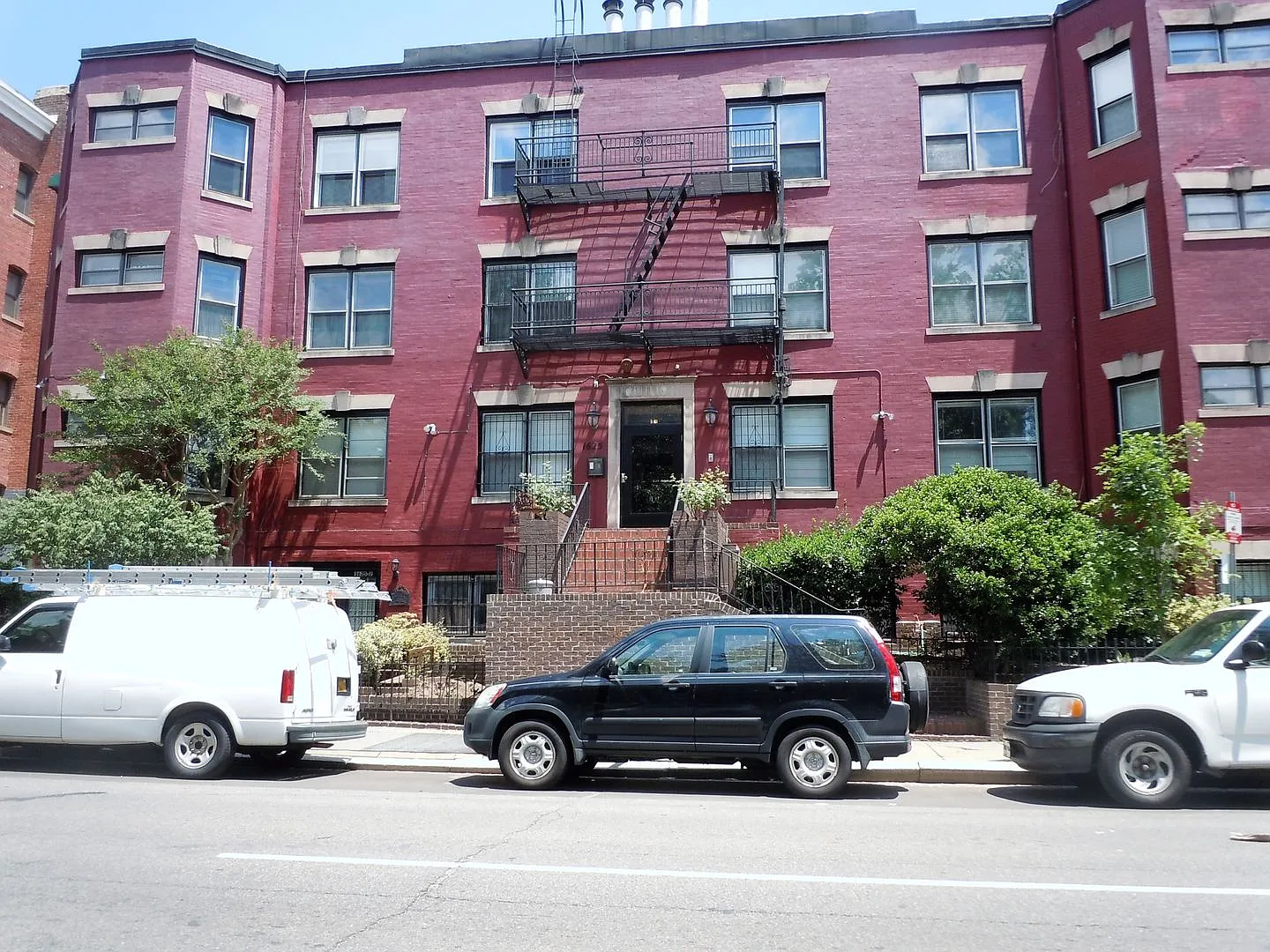 Logan/Dupont Top Floor 1BR 1BA unit with Fireplace and a balcony! — Photo 1
