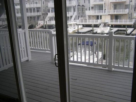 3rd image of 374 43rd Pl APT 2