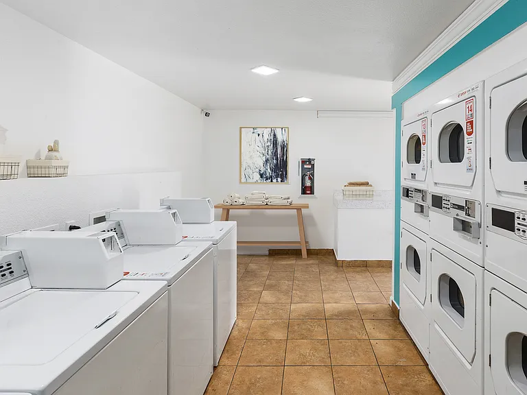 Malibu South Apartments — Photo 16