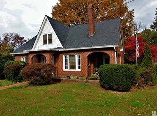 519 1st St E, Conover, NC 28613