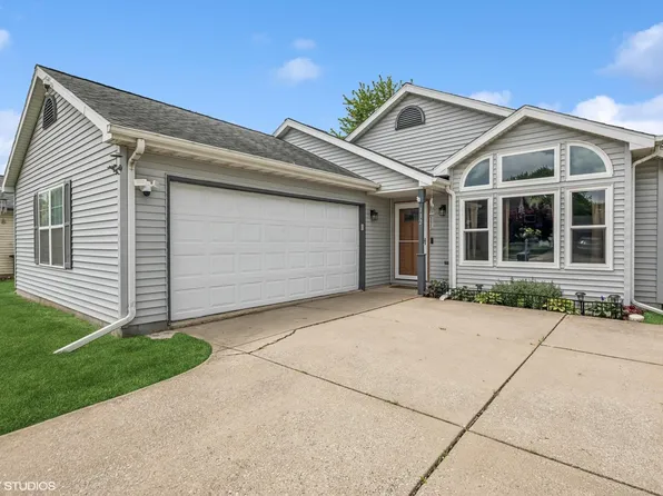 132 Pembroke Dr W, Hobart, IN 46342