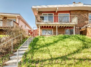 2610 S Dover Ridge Dr SE, Calgary, AB T2B2L3