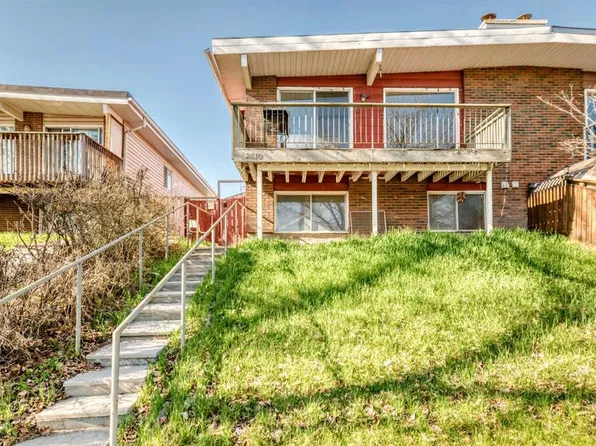 2610 S Dover Ridge Dr SE, Calgary, AB T2B 2L3
