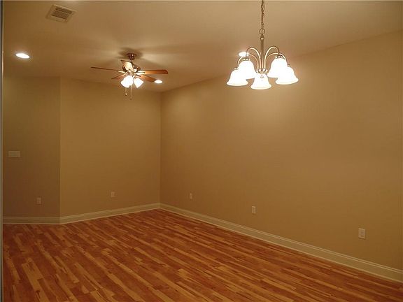 3rd image of 207 Bella Sera Ln