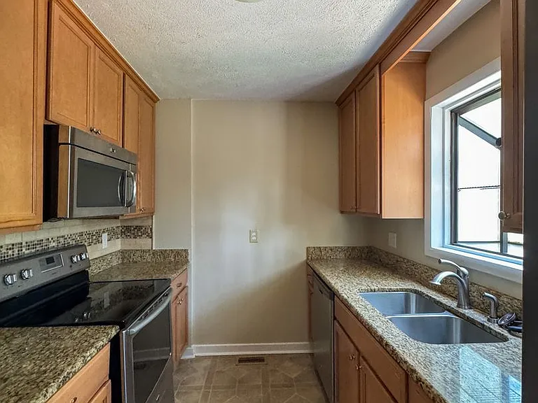 3832 Sarasota Dr — Photo 8