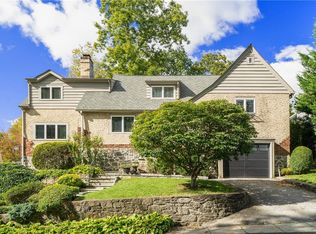 15 Little Farms Rd, Larchmont, NY 10538