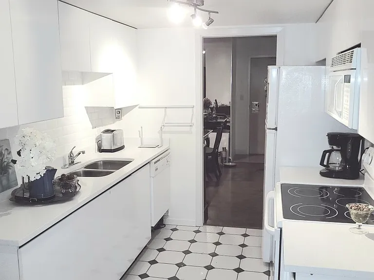 125 W 2nd St #301 — Photo 8