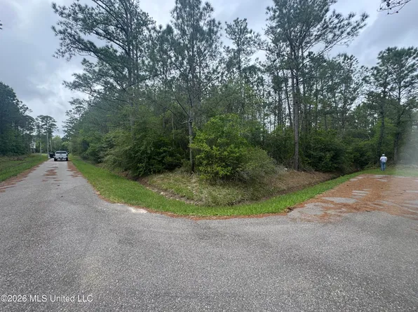 Nsn 10 12 Monroe St, Waveland, MS 39576