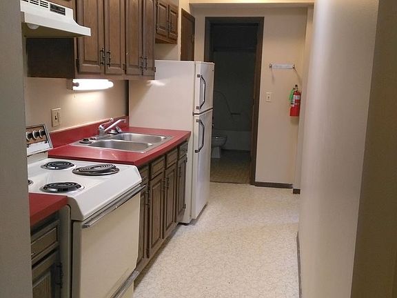 2nd image of 132 Greene St APT B