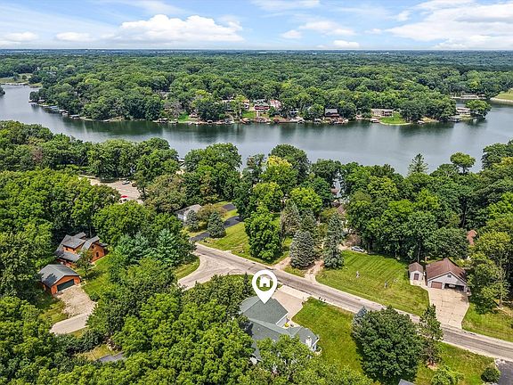 3rd image of 154 Lake Thunderbird Dr