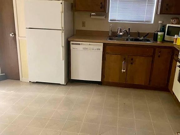 4th image of 2025 Sandcastle Dr