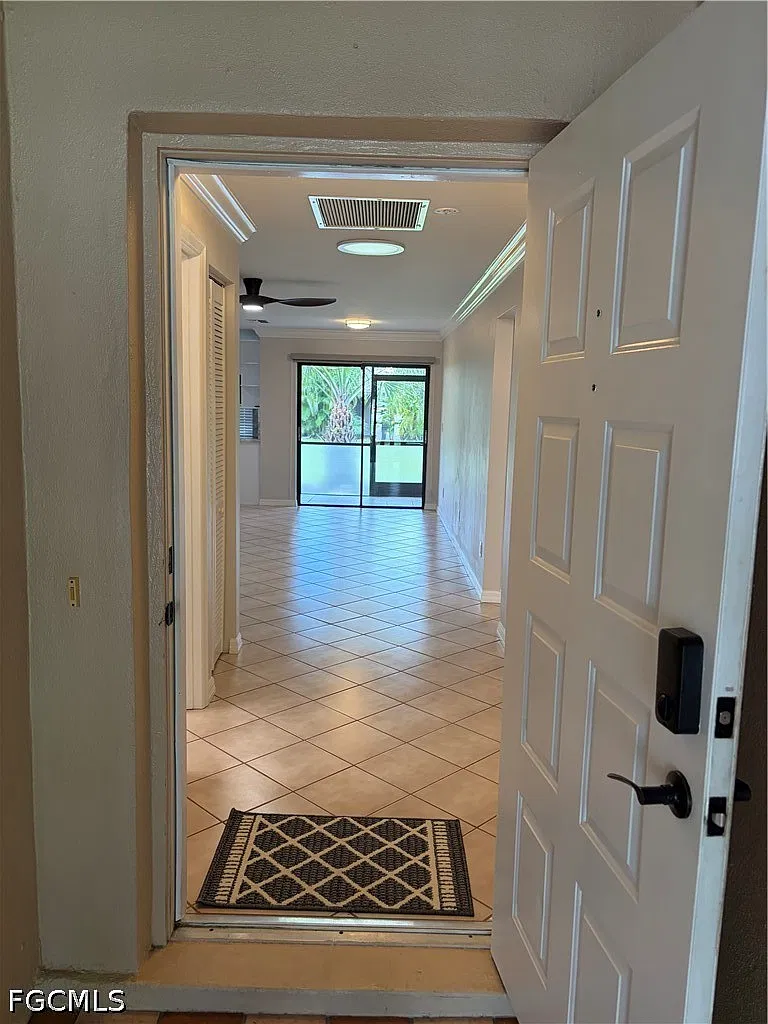 2 bed, 1.5 bath, 1014 sqft, $1,825 — Photo 2