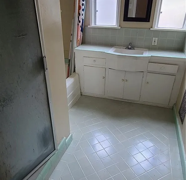 2403 N Lamer St — Photo 18