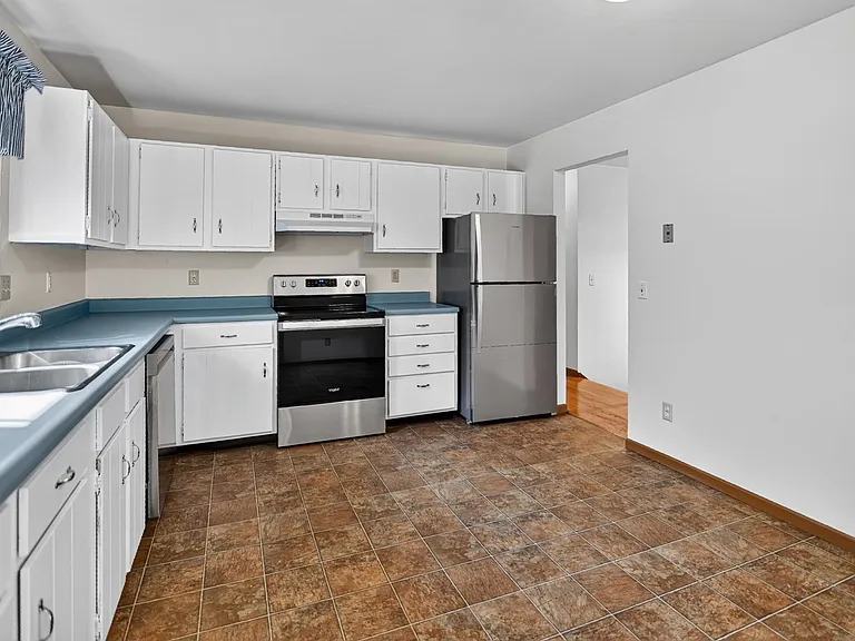 10 Brompton Cir #10 — Photo 12