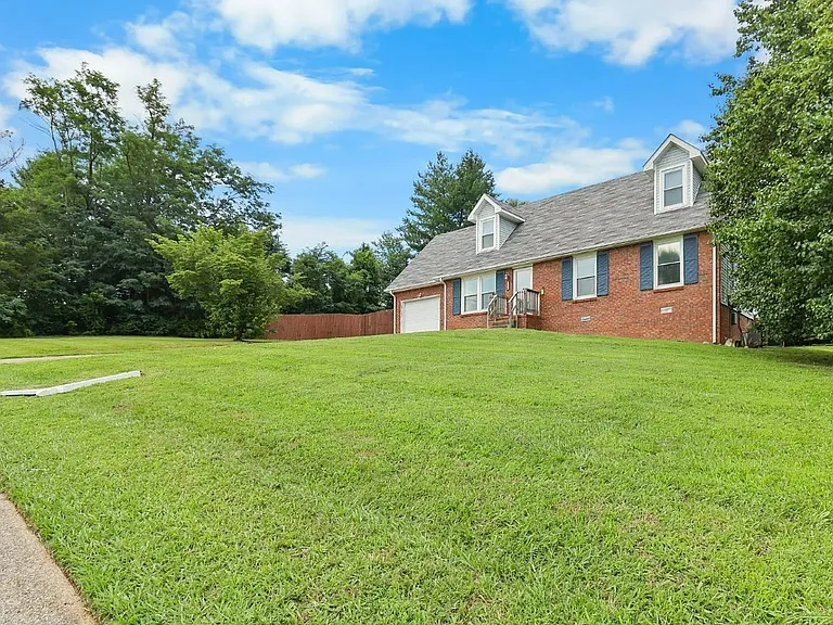 2301 Sherwood Hills Ct — Photo 6