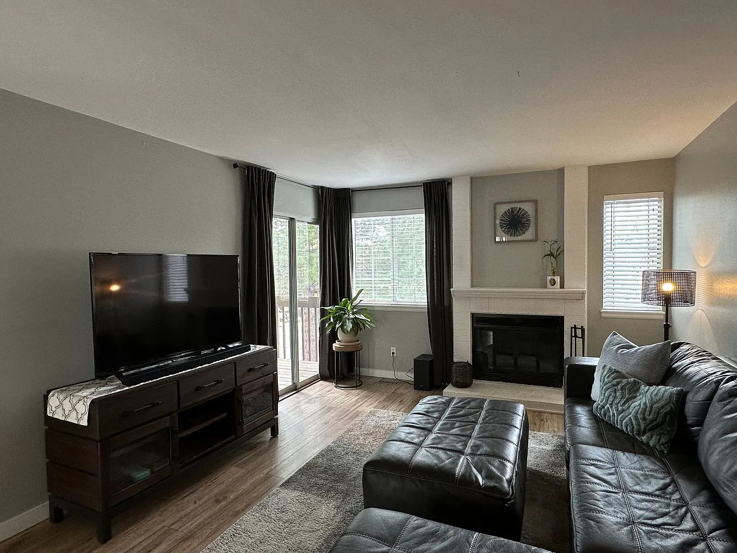 Spacious 2 Bed 2.5 Bath in the heart of Indian Creek — Photo 3