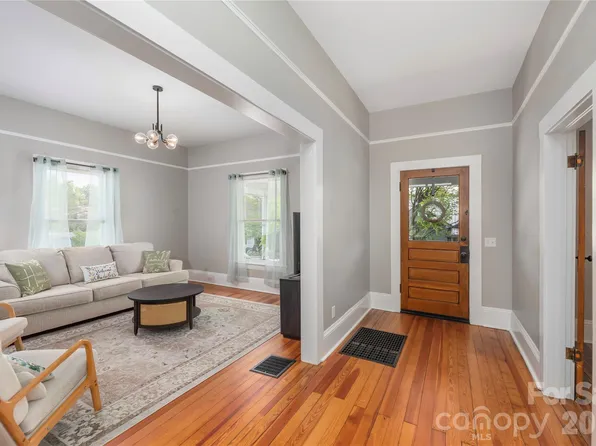 163 Pharr St, Canton, NC 28716