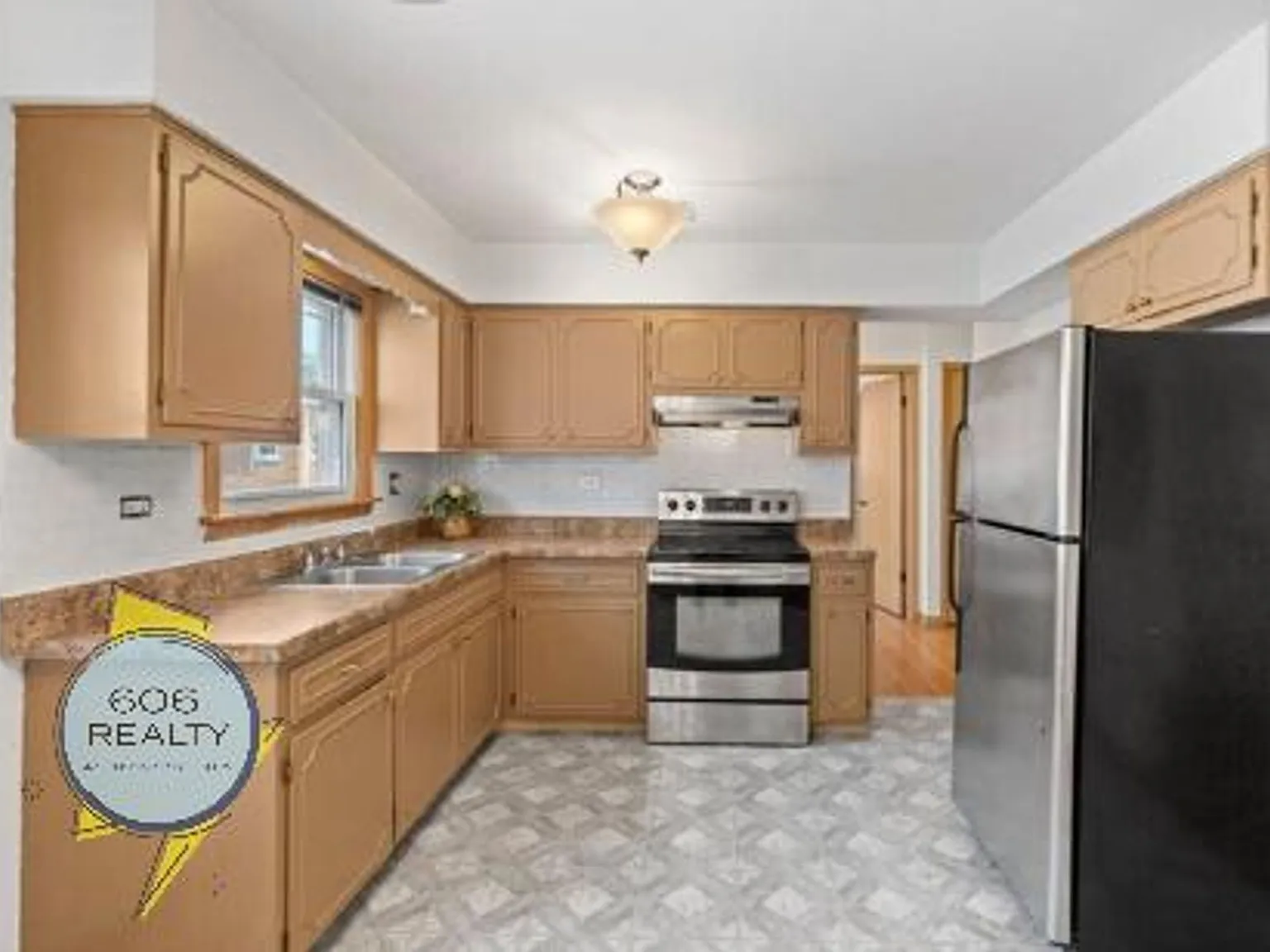 Rosemont - 9451 — Photo 2