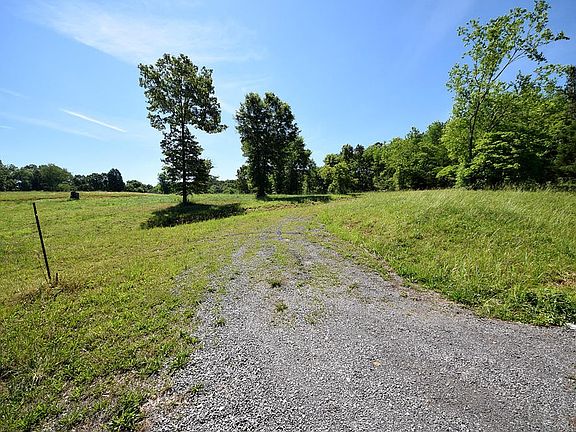 3rd image of 29 Lake Forest Dr