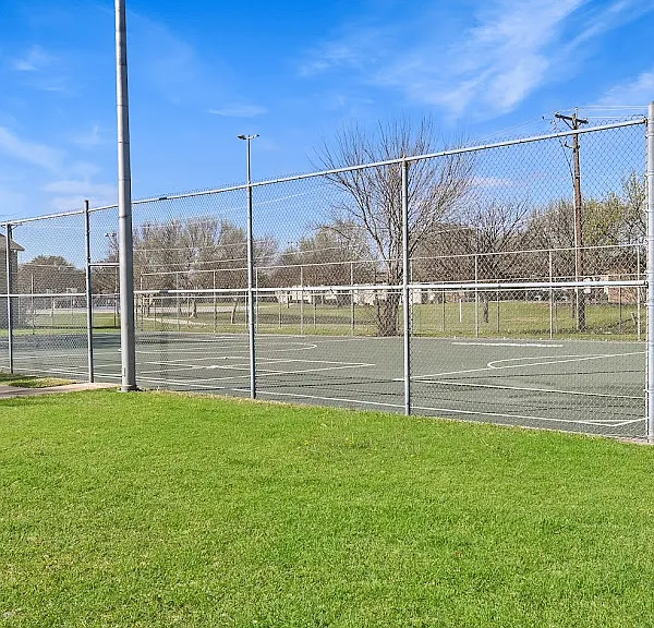 601 Bellaire Dr — Photo 3