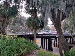 110 N Tremain St APT 104, Mount Dora, FL 32757
