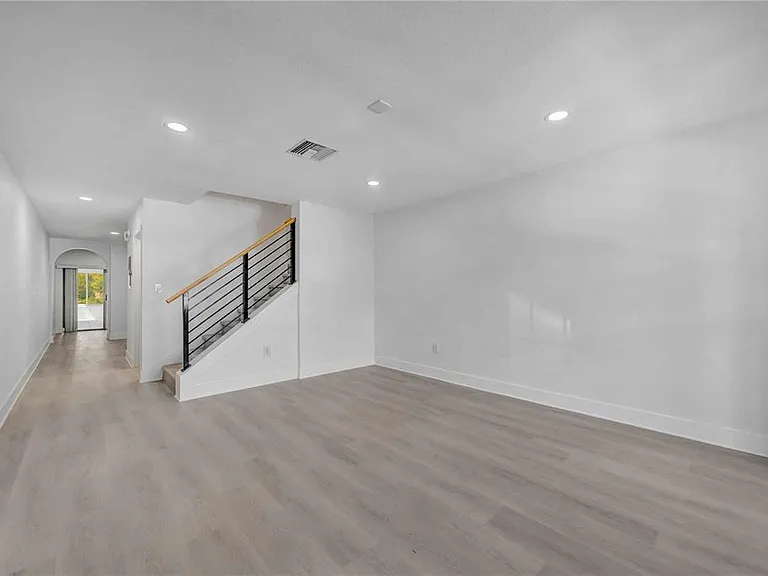 727 Kensington Lake Cir — Photo 5