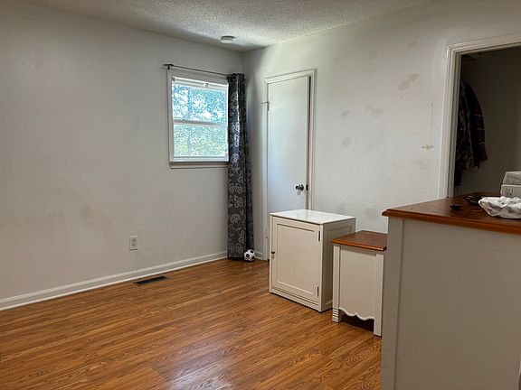 2nd image of 701 Creekview Dr #701